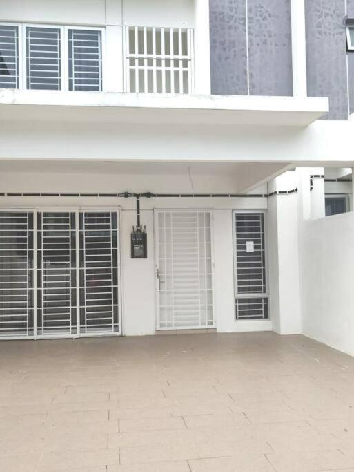 Safiyya Homestay Kluang Bagian luar foto