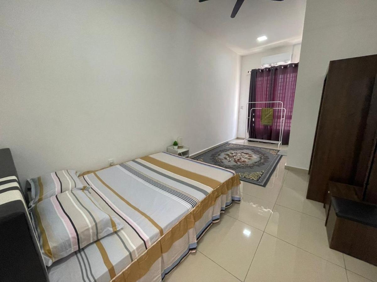 Safiyya Homestay Kluang Bagian luar foto
