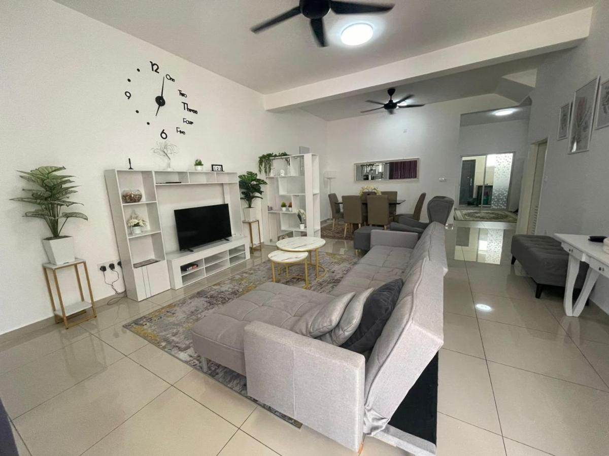Safiyya Homestay Kluang Bagian luar foto